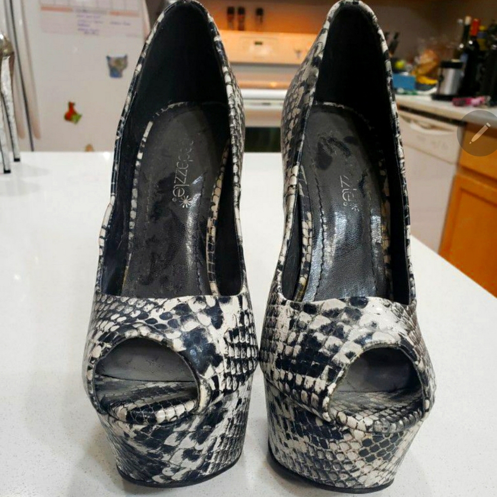 Heels - Picture 2 of 3